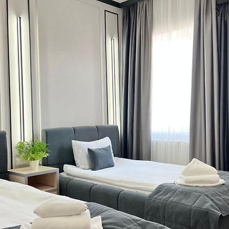 Caravan Hotel Karakol Kültér fotó
