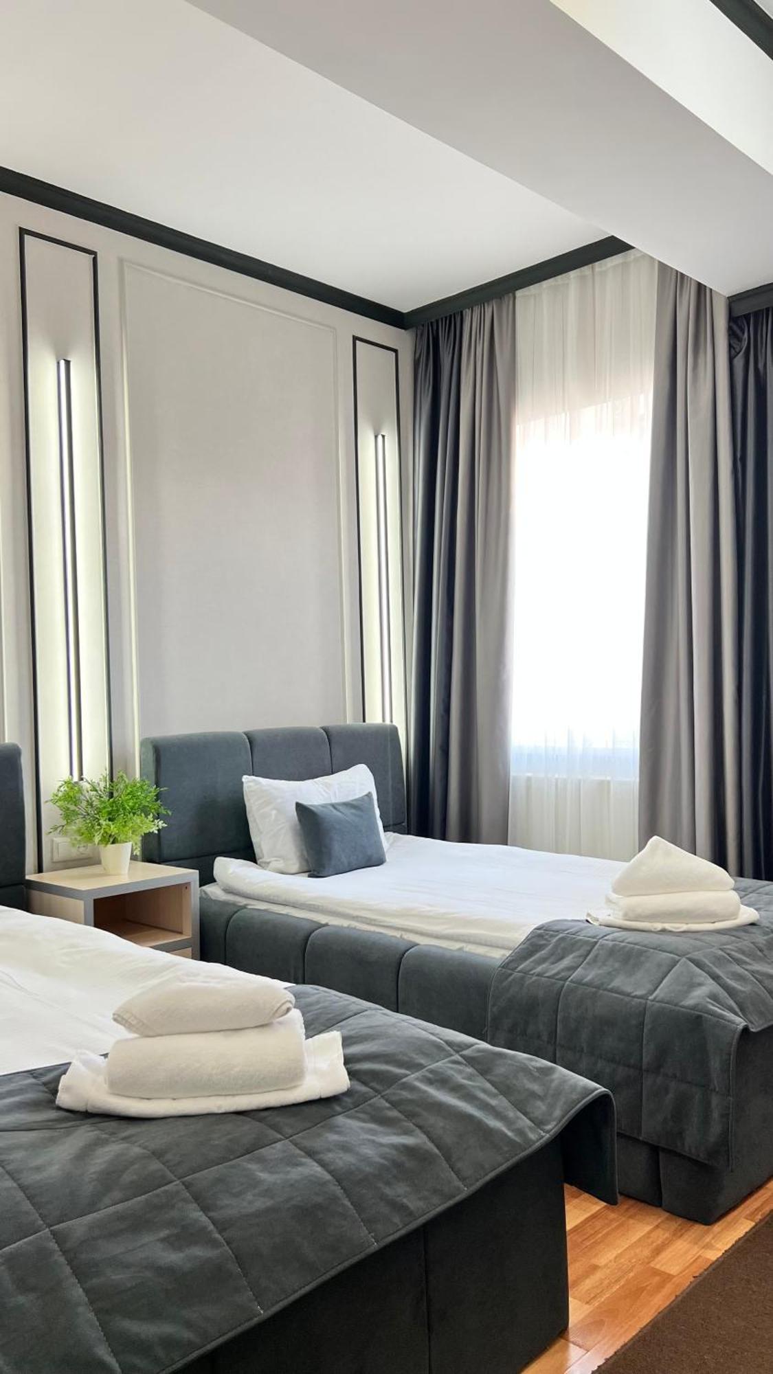Caravan Hotel Karakol Kültér fotó
