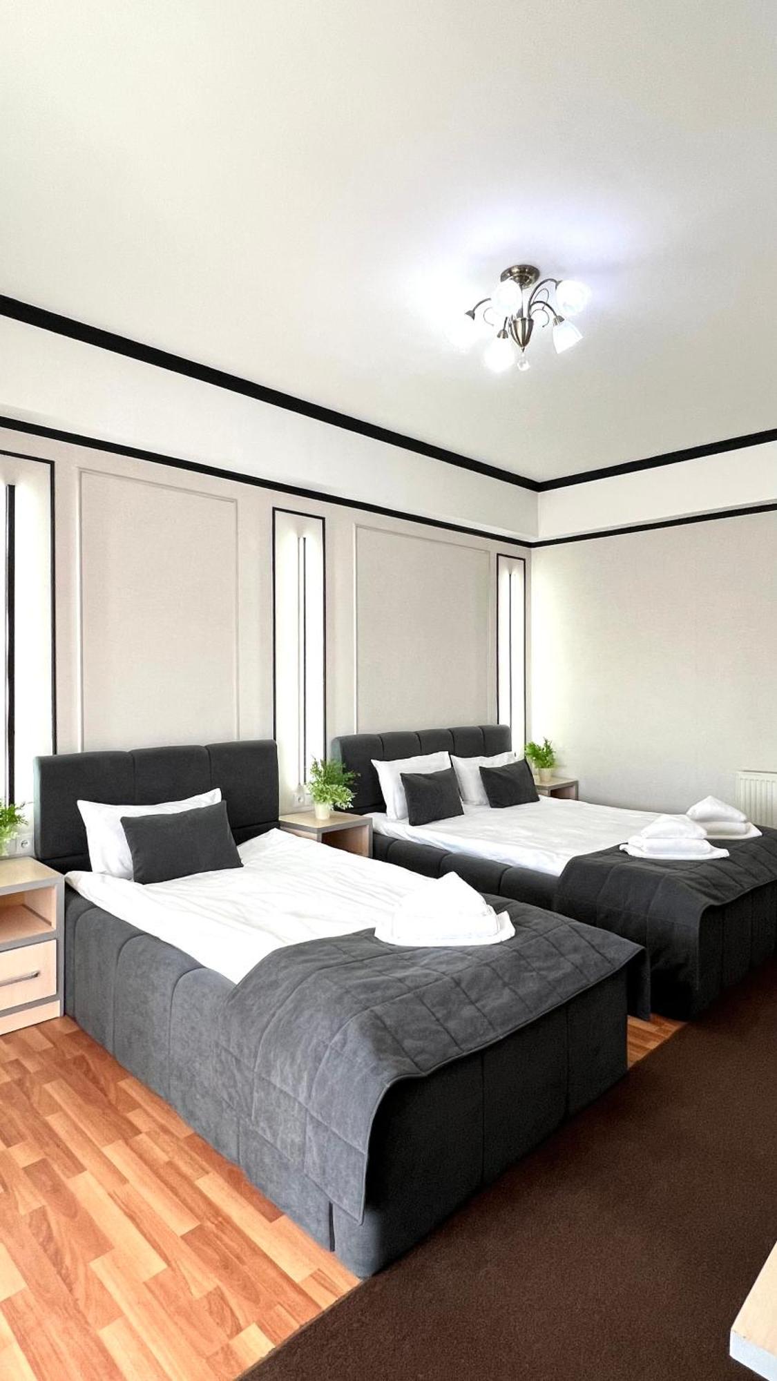 Caravan Hotel Karakol Kültér fotó
