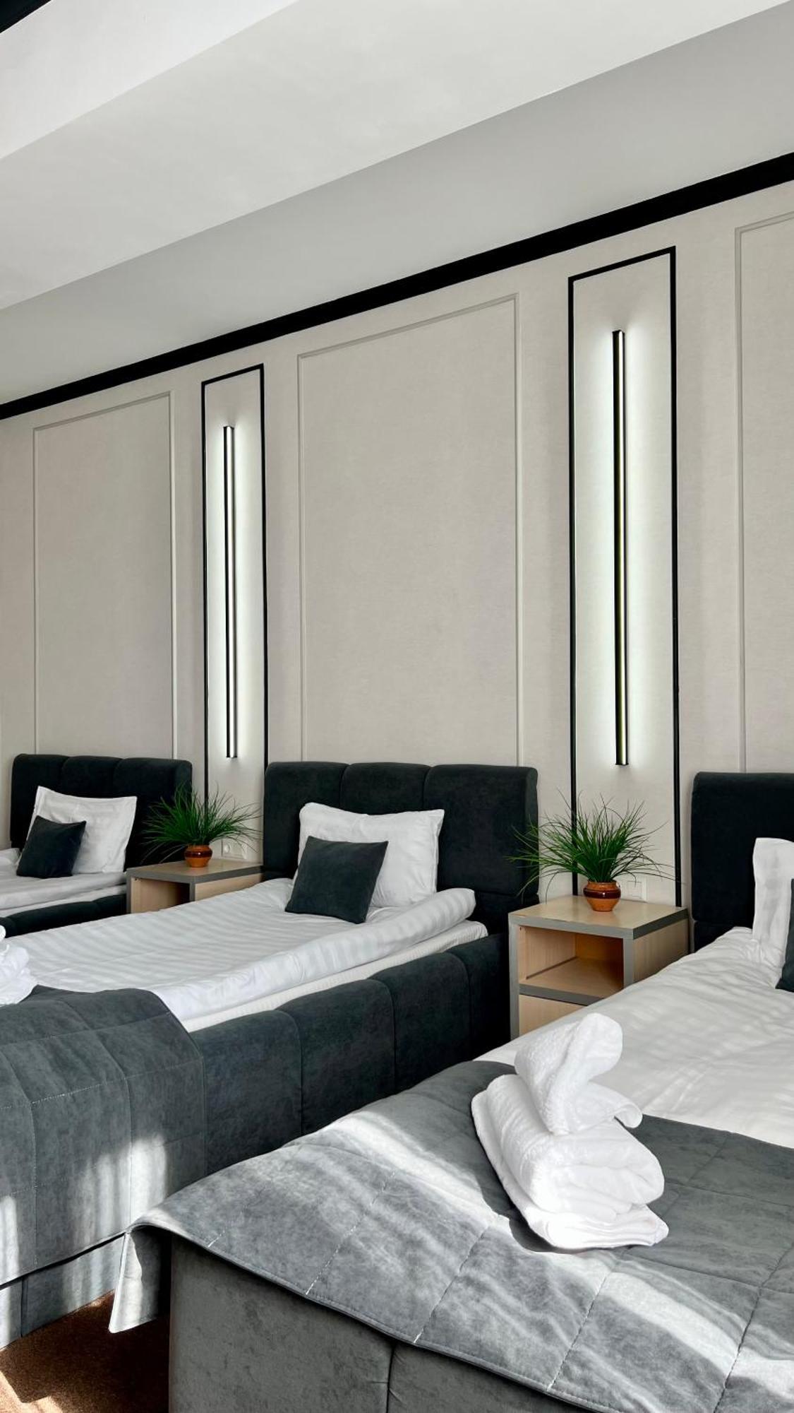 Caravan Hotel Karakol Kültér fotó