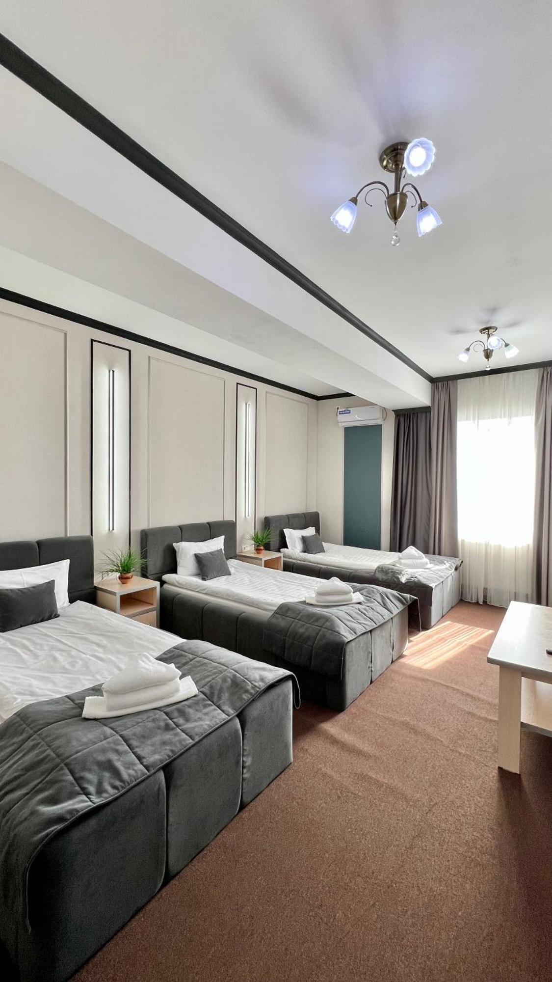 Caravan Hotel Karakol Kültér fotó