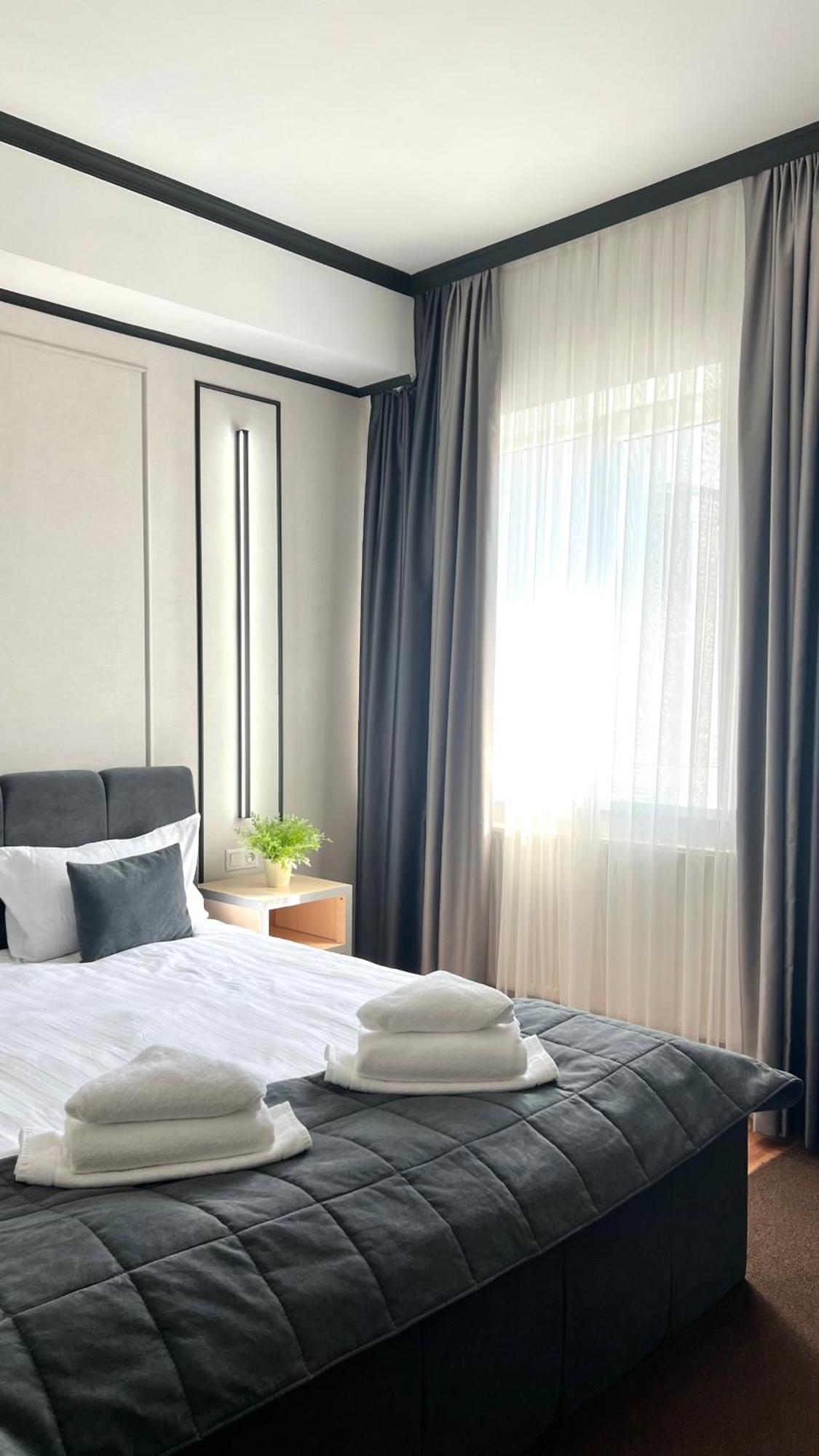 Caravan Hotel Karakol Kültér fotó